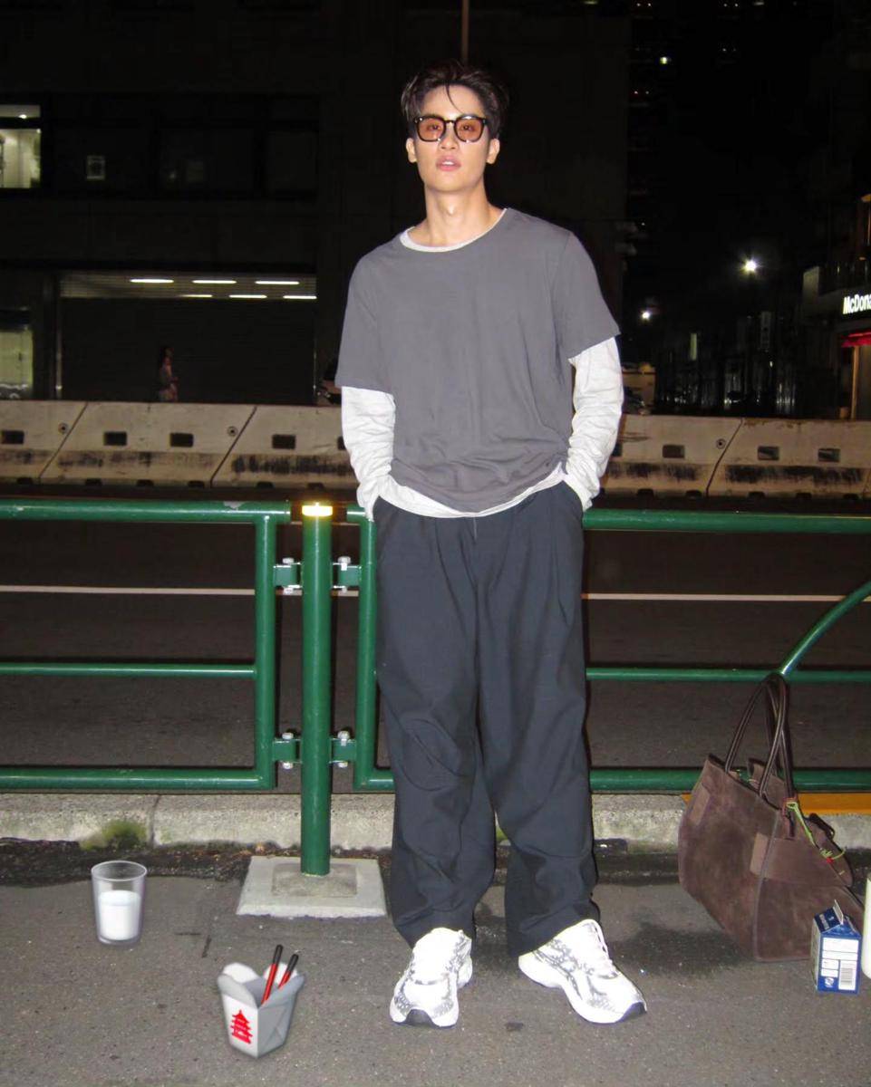 outfit Y2K style ala Tay Tawan (instagram.com/tawan_v)
