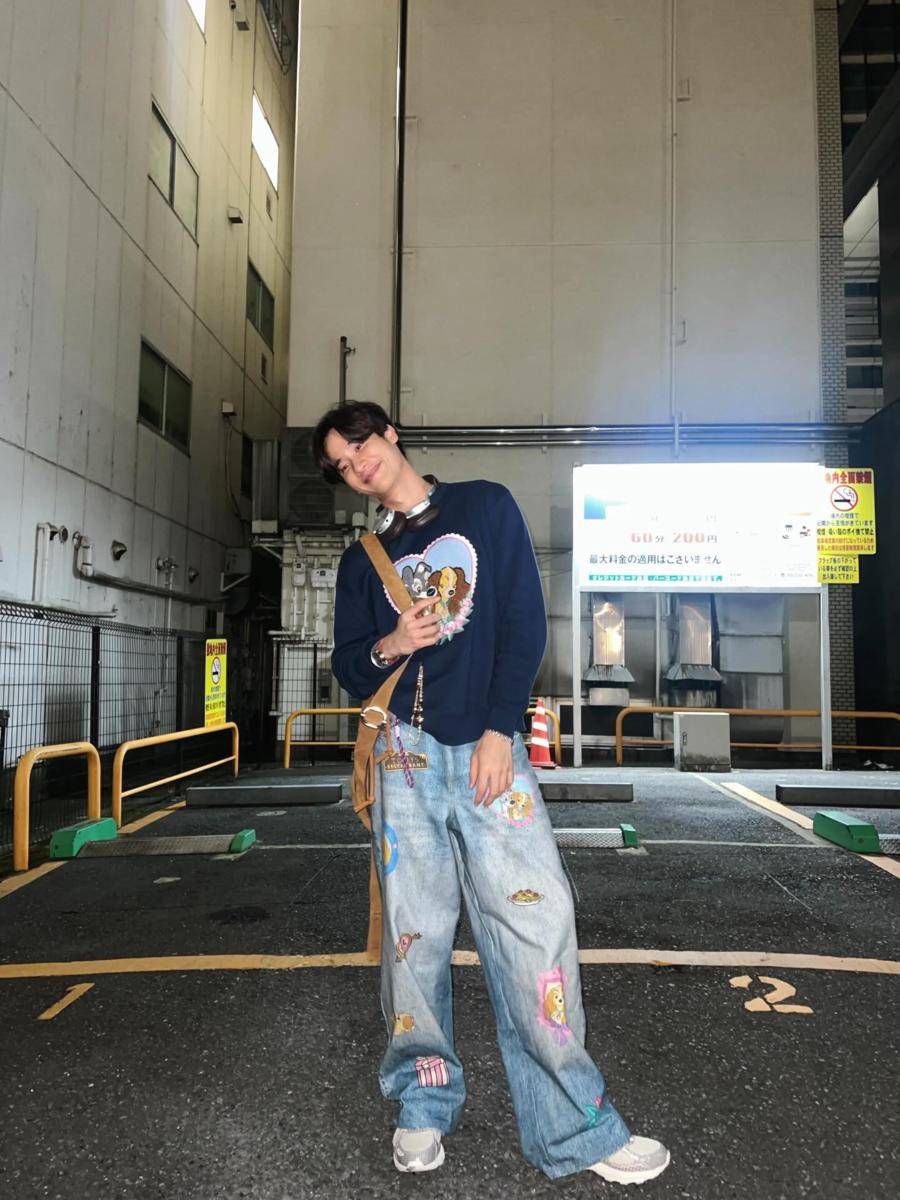 outfit Y2K style ala Tay Tawan (instagram.com/tawan_v)