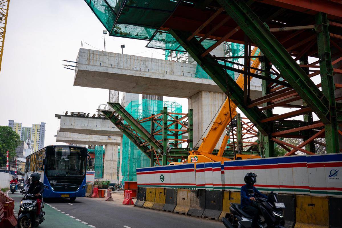 Proyek LRT Jakarta, progres pembangunan Fase 1B Velodrome–Manggarai telah mencapai 72,852/dok LRT Jakarta