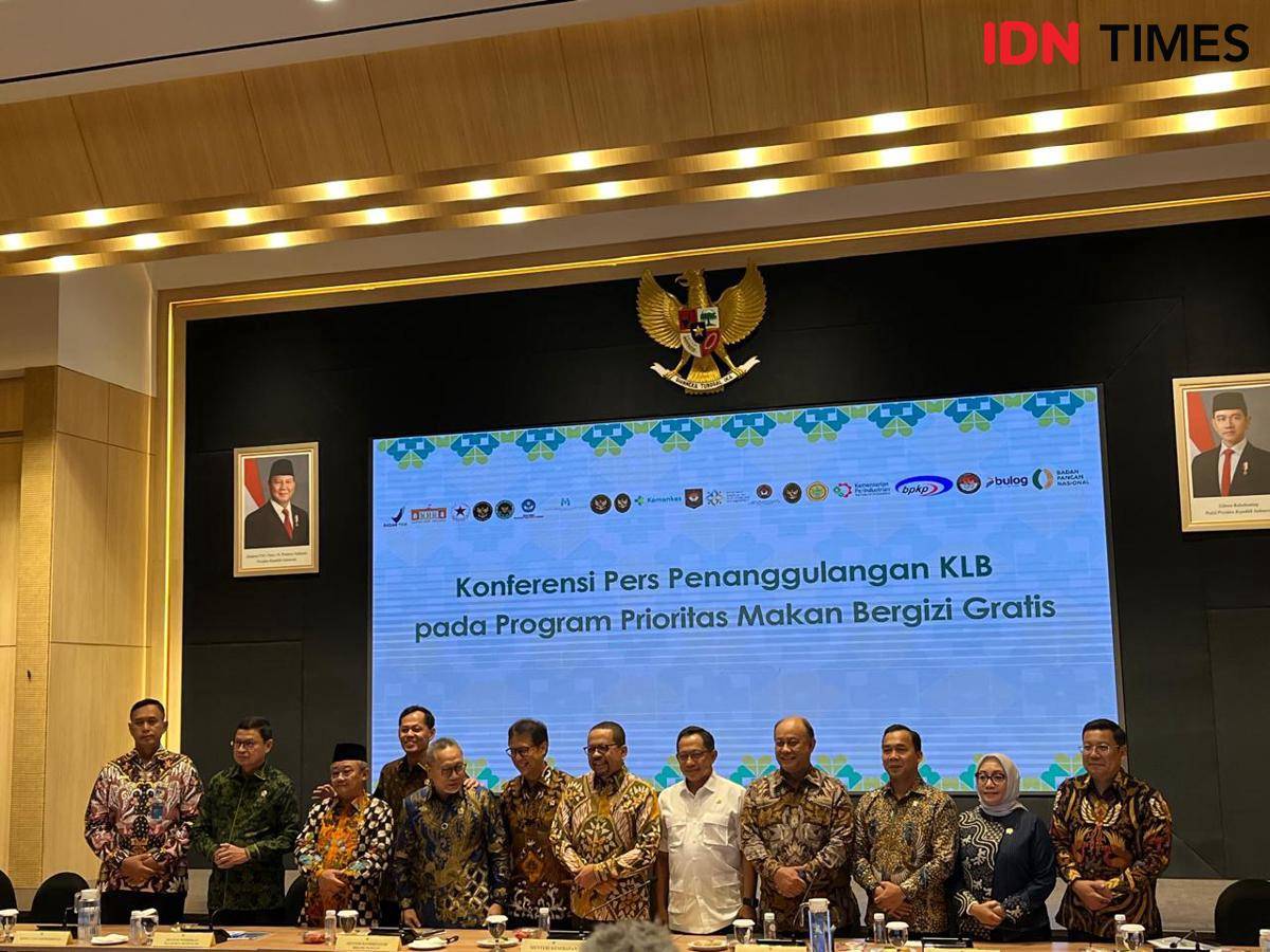 Konferensi Pers Bersama sebagai Tindak Lanjut Penanggulangan KLB Program Prioritas Makan Bergizi Gratis. (IDN Times/Triyan). 
