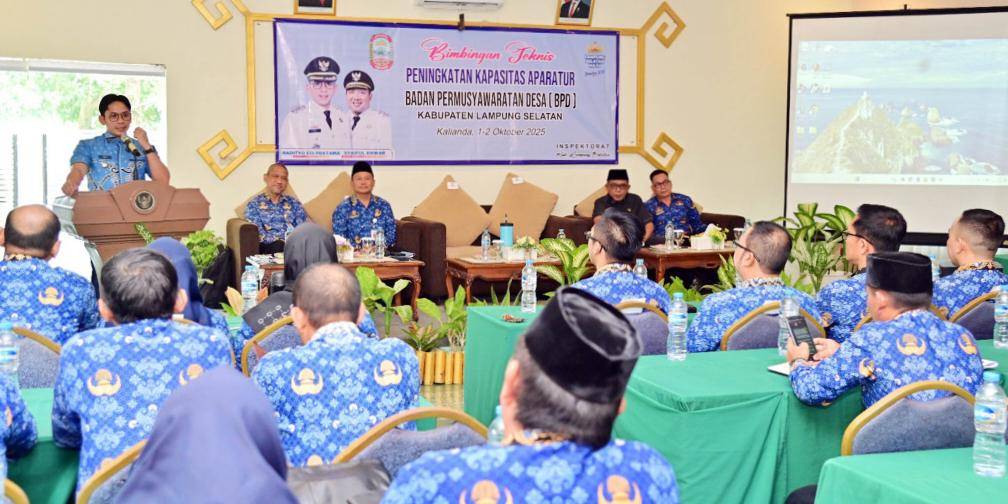 Bupati Egi Membuka Kegiatan Bimbingan Teknis (Bimtek) Peningkatan Kapasitas Aparatur BPD Tahun Anggaran 2025 di Aula Hotel Negeri Baru Resort, Kecamatan Kalianda
