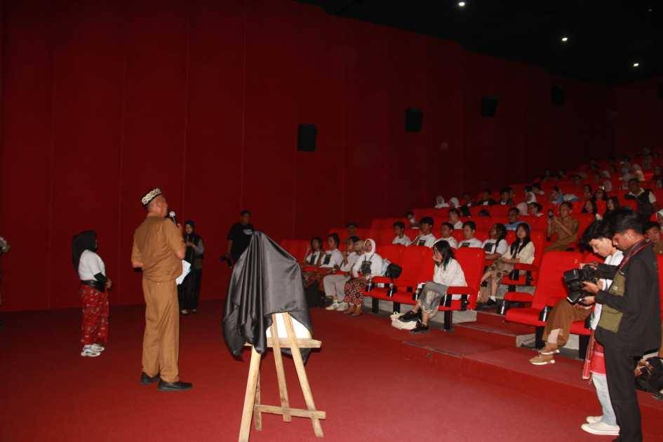 (Pemkot) Metro Apresiasi Pemutaran Perdana Film Pendek Edukasi Berjudul Jangan Ada Risau di Sekitarmu yang Berlangsung di Bioskop BES Cinema Metro