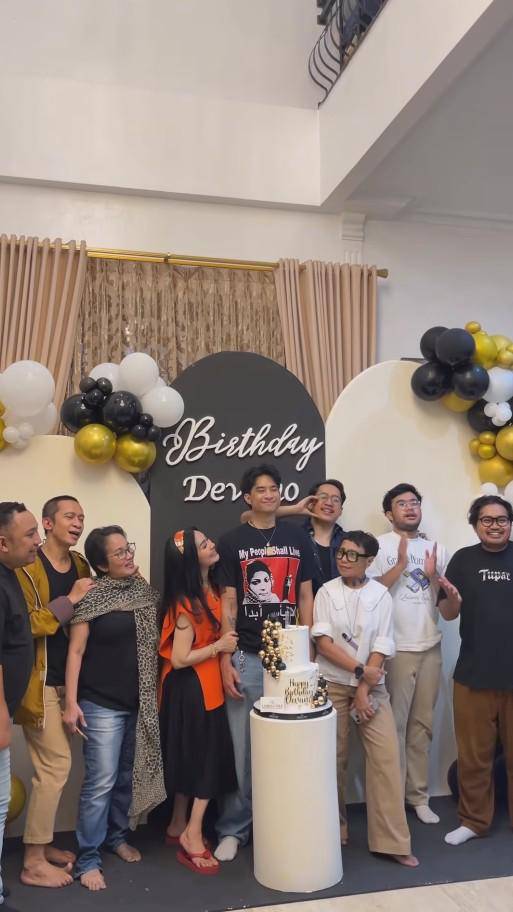 Ulang Tahun ke-23 Devano (Instagram.com/isdadahlia)