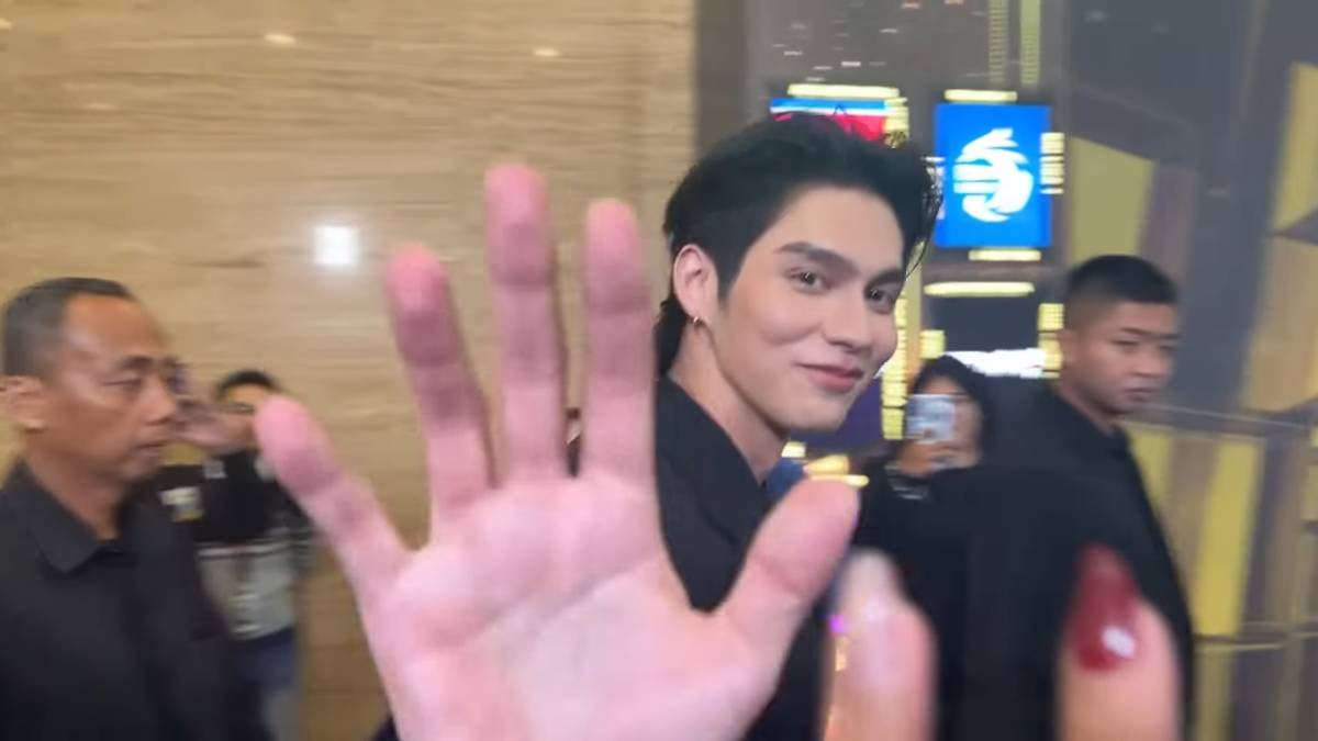 Penampilan Bright di Black Carpet ITA 2025