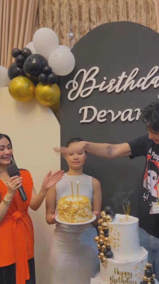 Ulang Tahun ke-23 Devano (Instagram.com/isdadahlia)