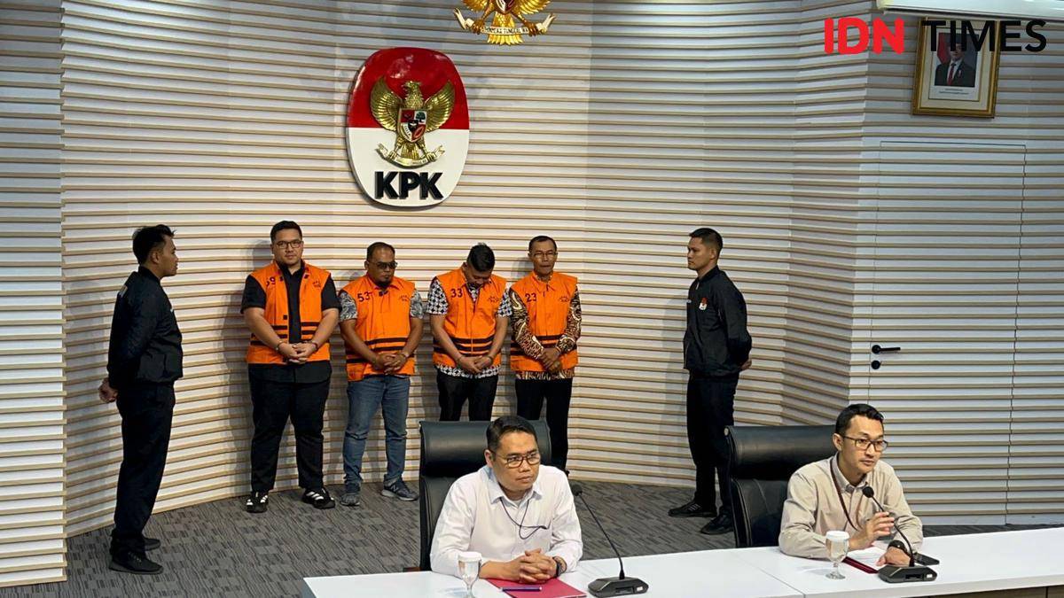  Mantan Ketua DPRD Jawa Timur Kusnadi disebut mendapatkan jatah dana hibah pokok pikiran (Pokir) mencapai Rp398,7 miliar pada 2019-2022. (IDN Times/Aryodamar)
