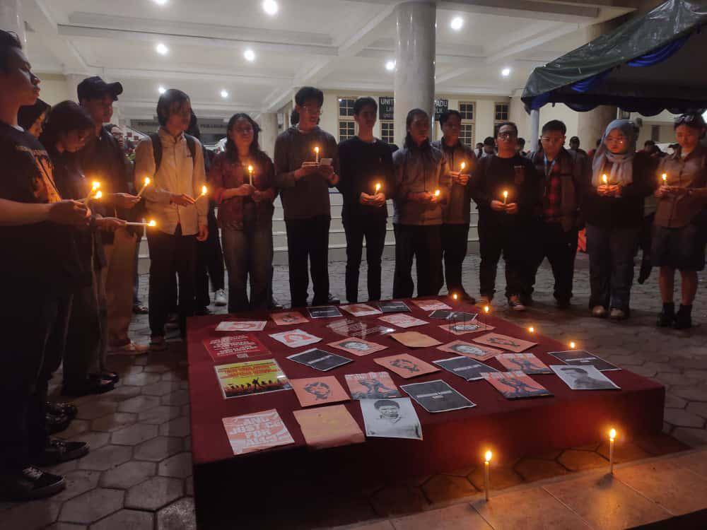 BEM KM UNY) mendesak Polda DIY membebaskan Perdana Arie.