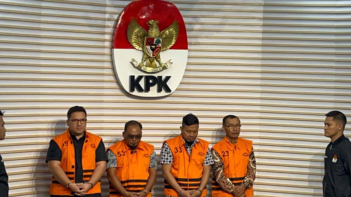 KPK menahan Anggota DPRD Jawa Timur dari Fraksi PDI Perjuangan, Hasanuddin.  (IDN Times/Aryodamar)
