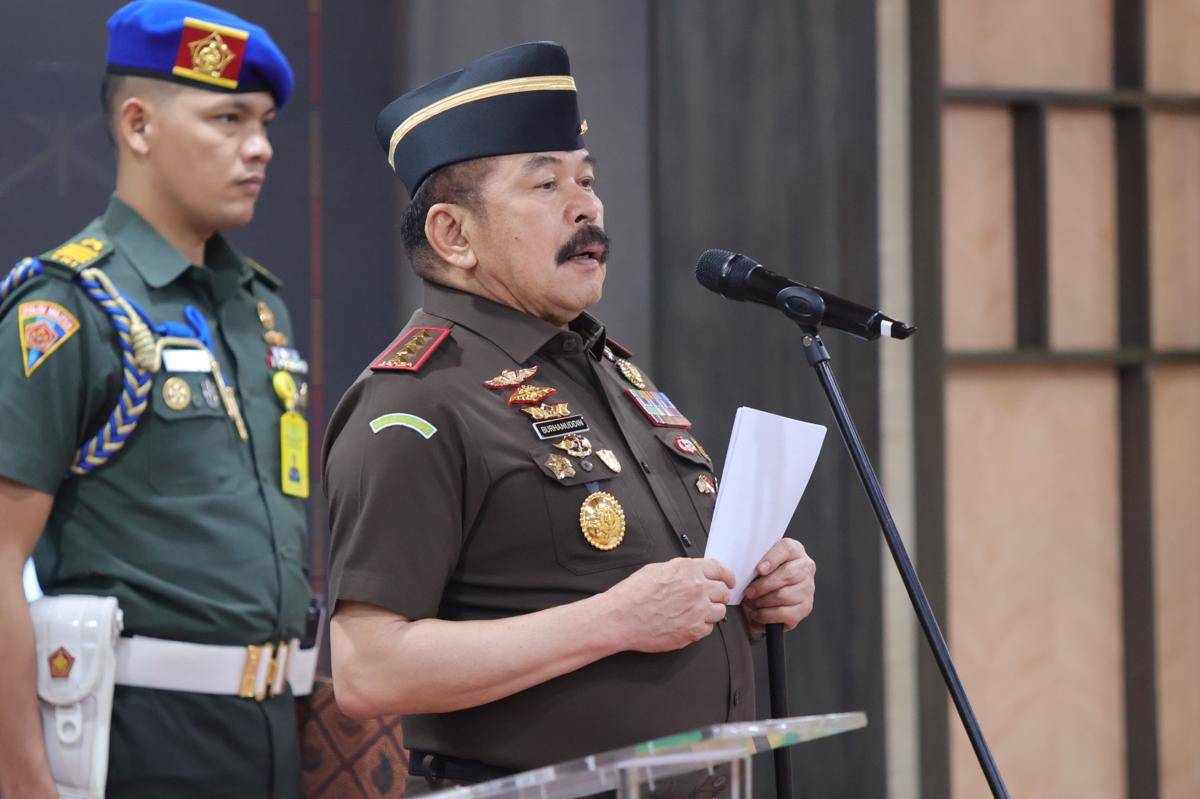 Jaksa Agung ST Burhanuddin resmi melantik Hendro Dewanto menjadi Jaksa Agung Muda Pembinaan (Jambin) (Dok. Kejagung)