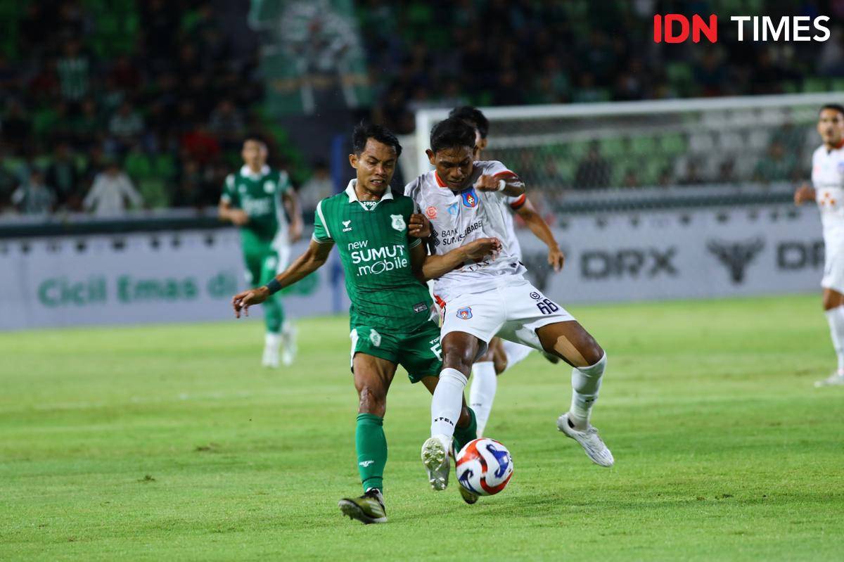 Duel PSMS kontra Sumsel United di Stadion Utama Sumut, Minggu (28/9/2025) (IDN Times/Doni Hermawan)