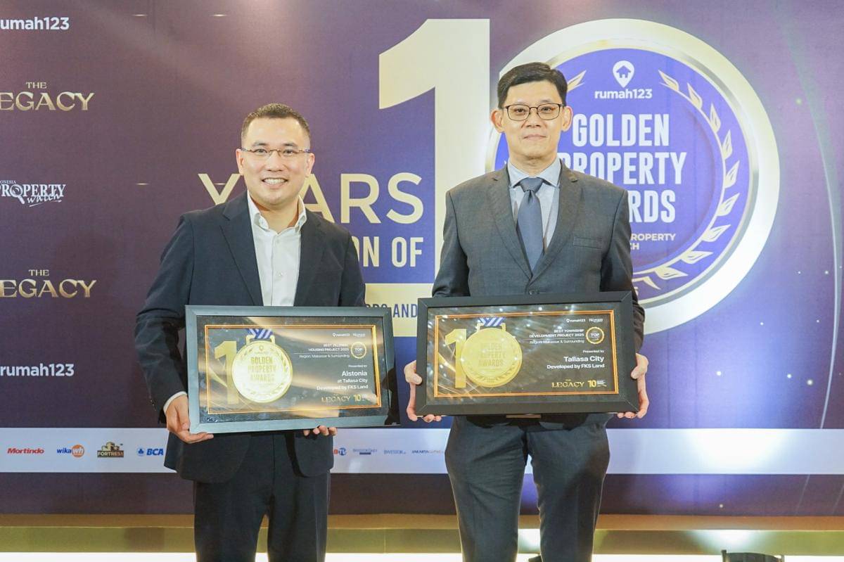 Copy of Bpk. Dimitri, COO FKS Land (kiri) dan Bpk. Julius, CEO FKS Land (kanan) Menerima penghargaan GPA 2025.jpg