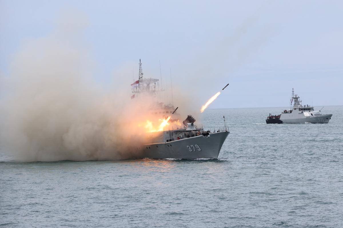 Parade kapal perang TNI Angkatan Laut di Teluk Jakarta, Kamis (2/10/2025) (dok. Tim Media Prabowo)
