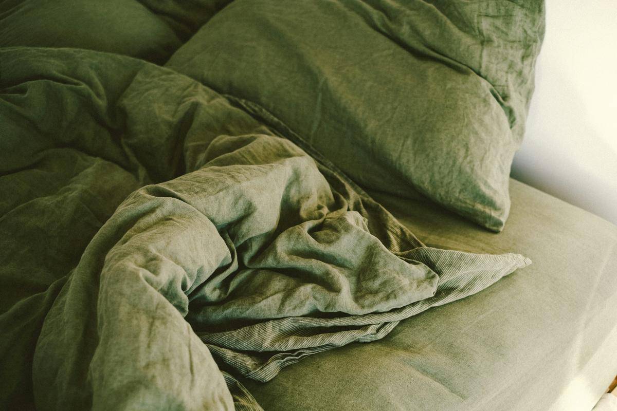 ilustrasi sprei warna hijau (unsplash.com/Valeriia Miller)