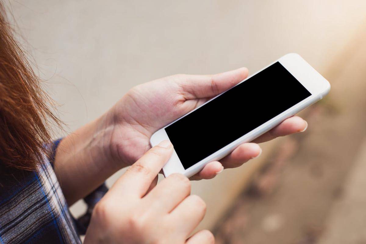 ilustrasi smartphone mati 
