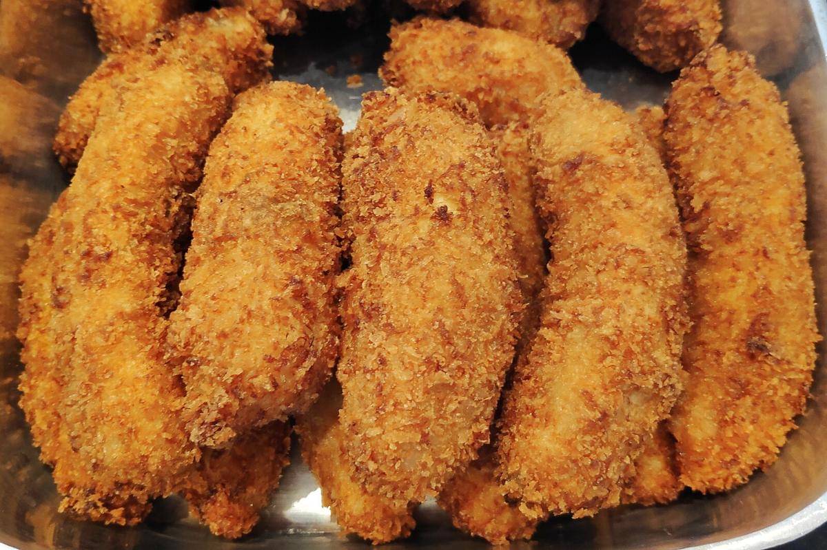 ilustrasi pisang katsu cokelat lumer