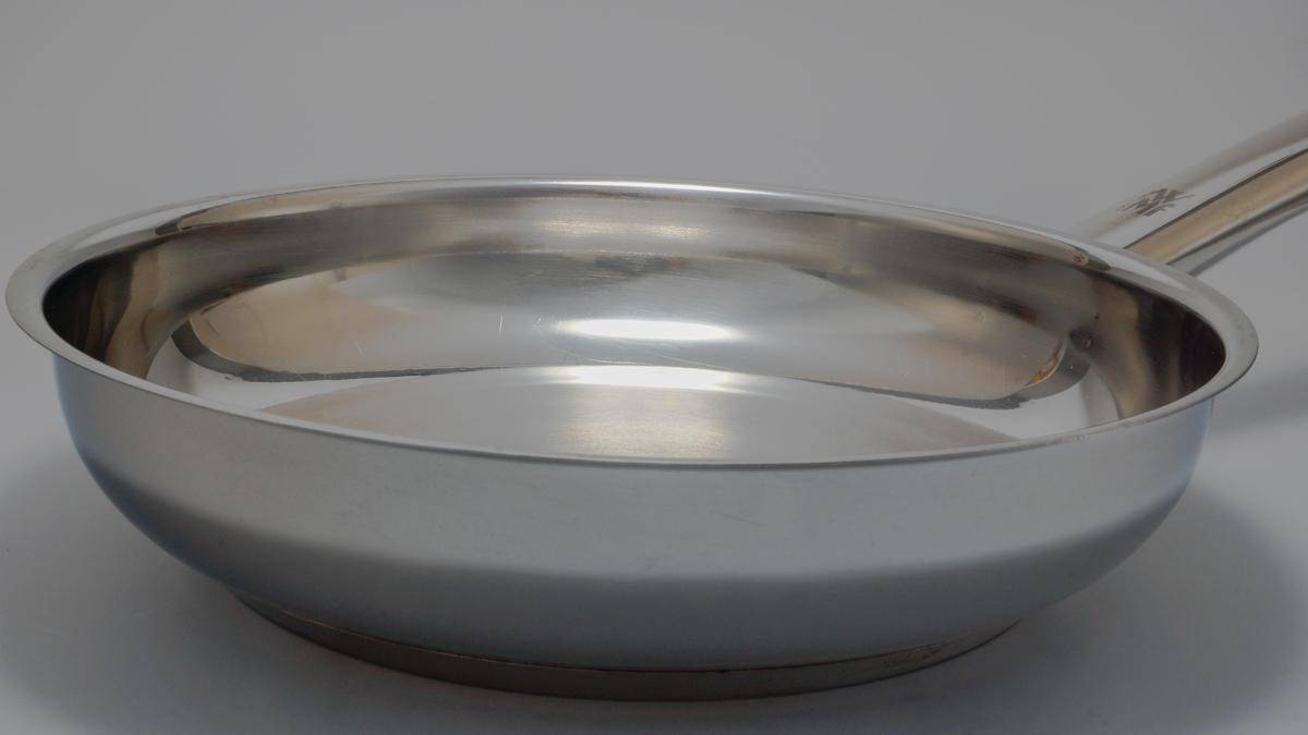 ilustrasi peralatan dapur dari stainless steel