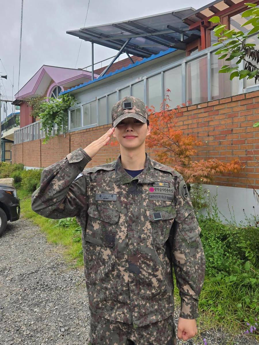 Song Kang (instagram.com/songkang_b) 