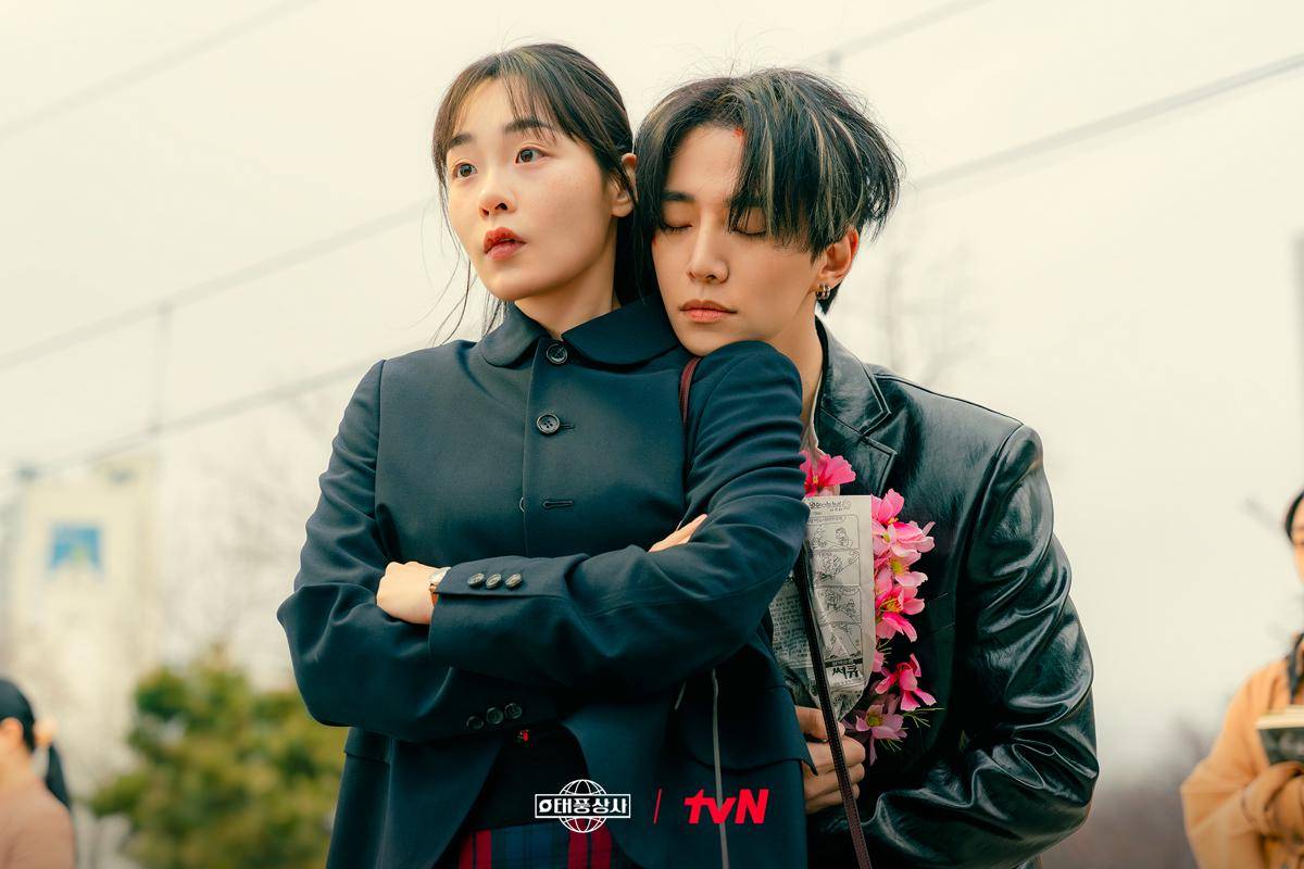Cuplikan drakor Typhoon Family (dok. TVN/Typhoon Family)