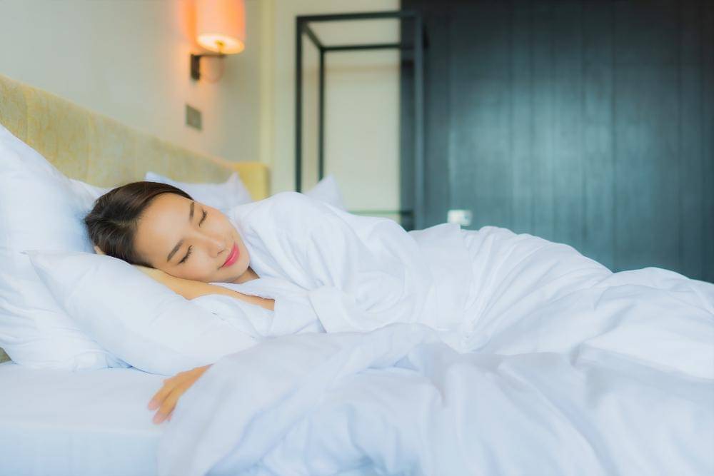 ilustrasi perempuan tidur