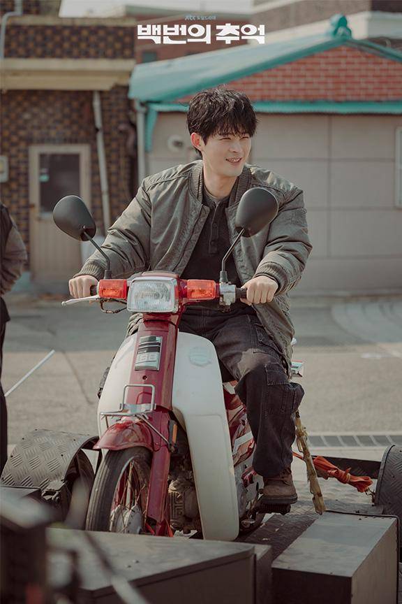 Jeong Jae Kwang di balik layar A Hundred Memories (dok. JTBC/A Hundred Memories)