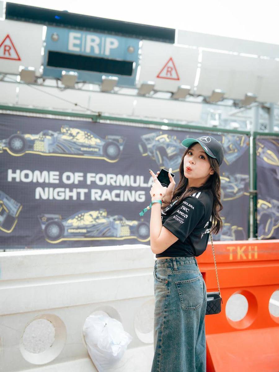 Zee nonton F1 Singapura (instagram.com/zeeasadel)