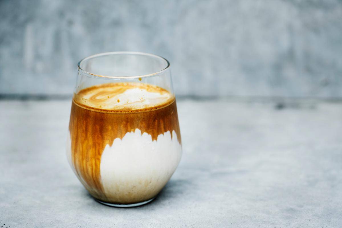 ilustrasi dirty latte