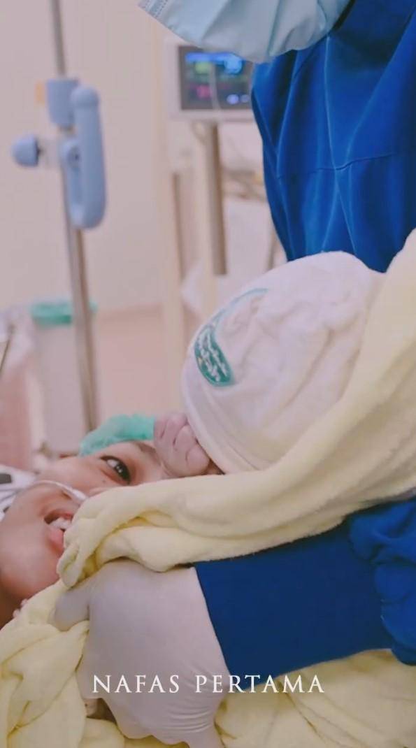 Thana Aviwkila melahirkan anak ketiga (instagram.com/nafaspertama)