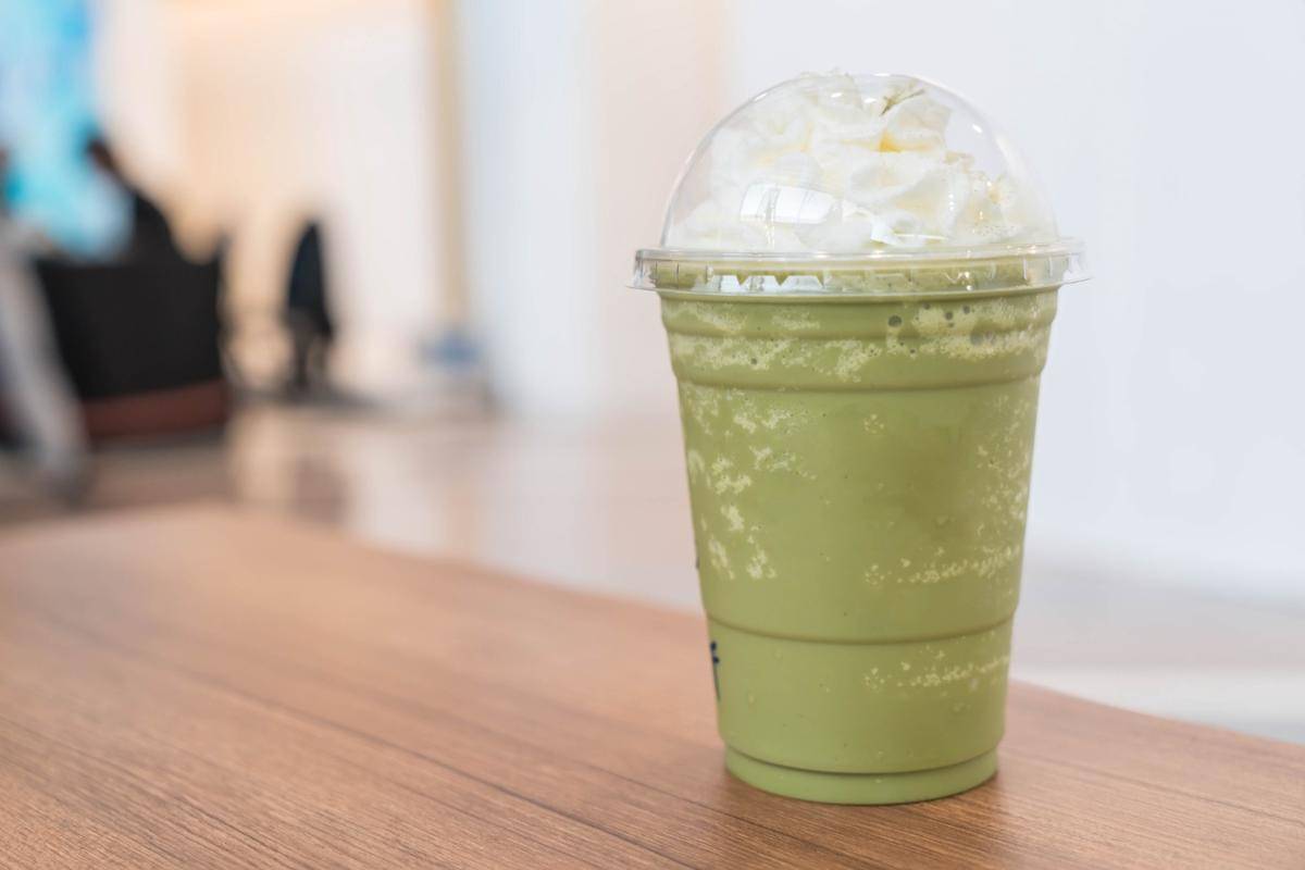 ilustrasi matcha almond milk tea