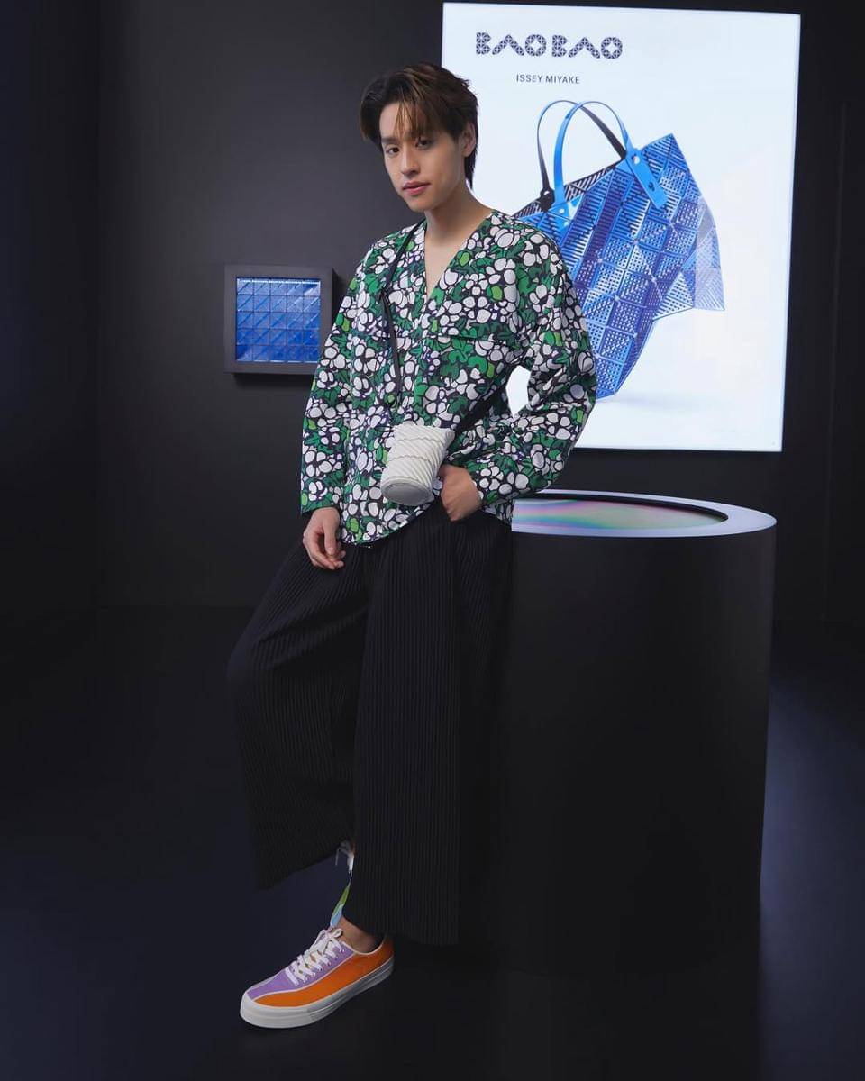 OOTD pakai tas ala Billkin Putthipong (instagram.com/bbillkin)