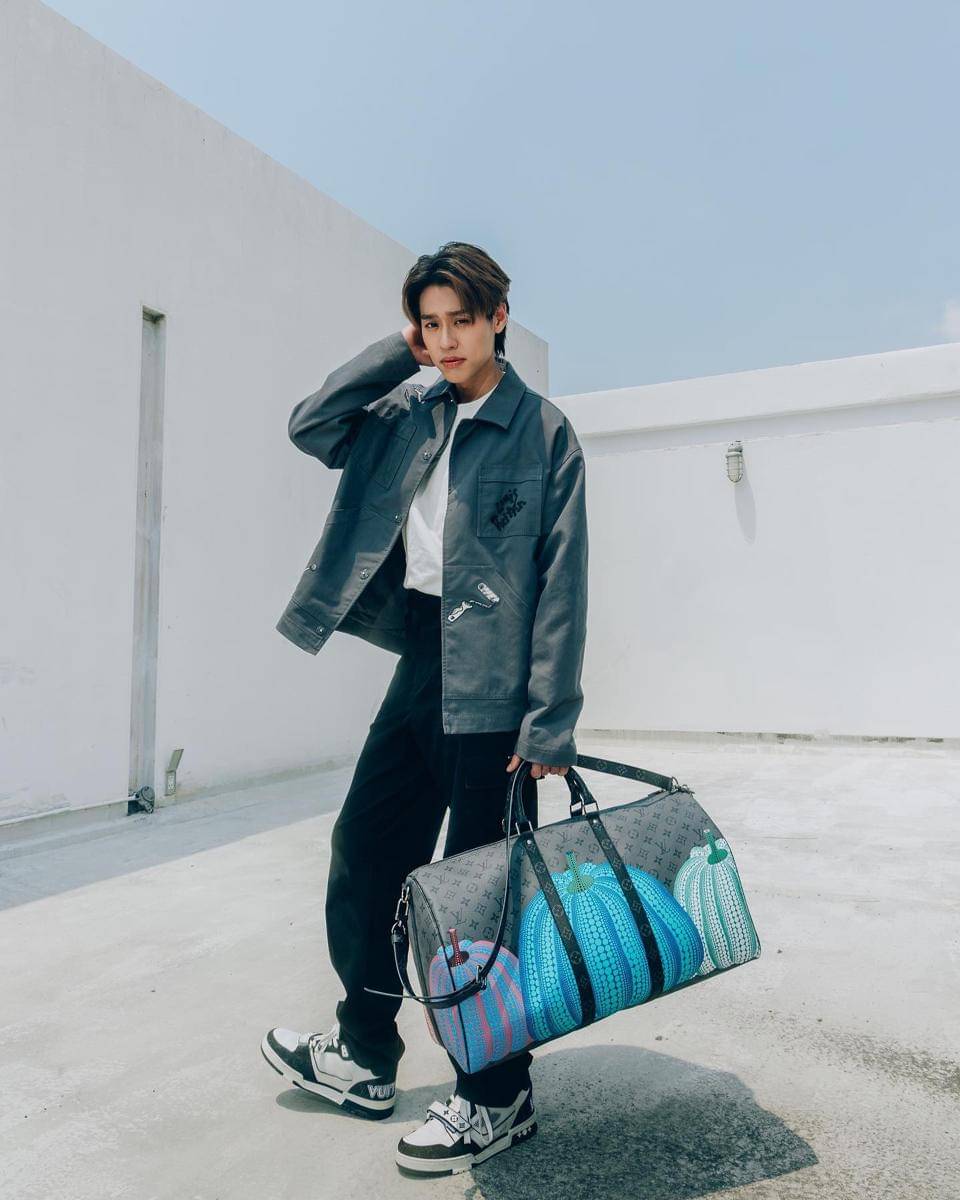 OOTD pakai tas ala Billkin Putthipong (Instagram.com/bbillkin)