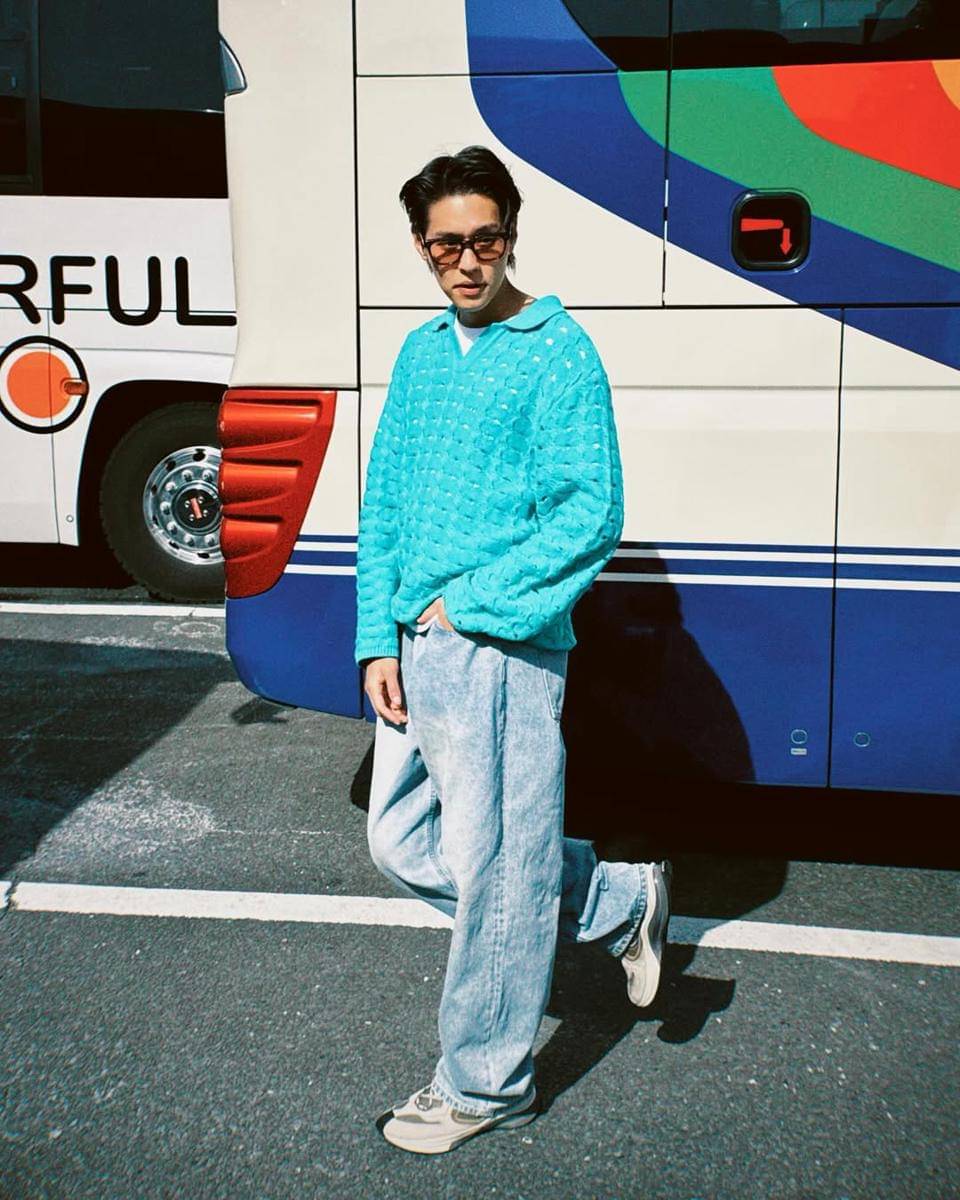 Outfit kacamata ala Billkin Putthipong