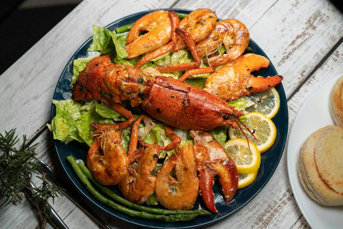 ilustrasi masakan lobster 