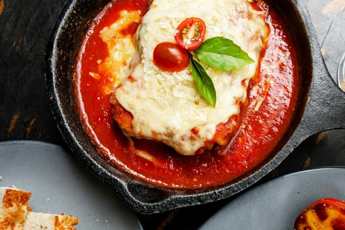 ilustrasi ayam paprika panggang mozarella