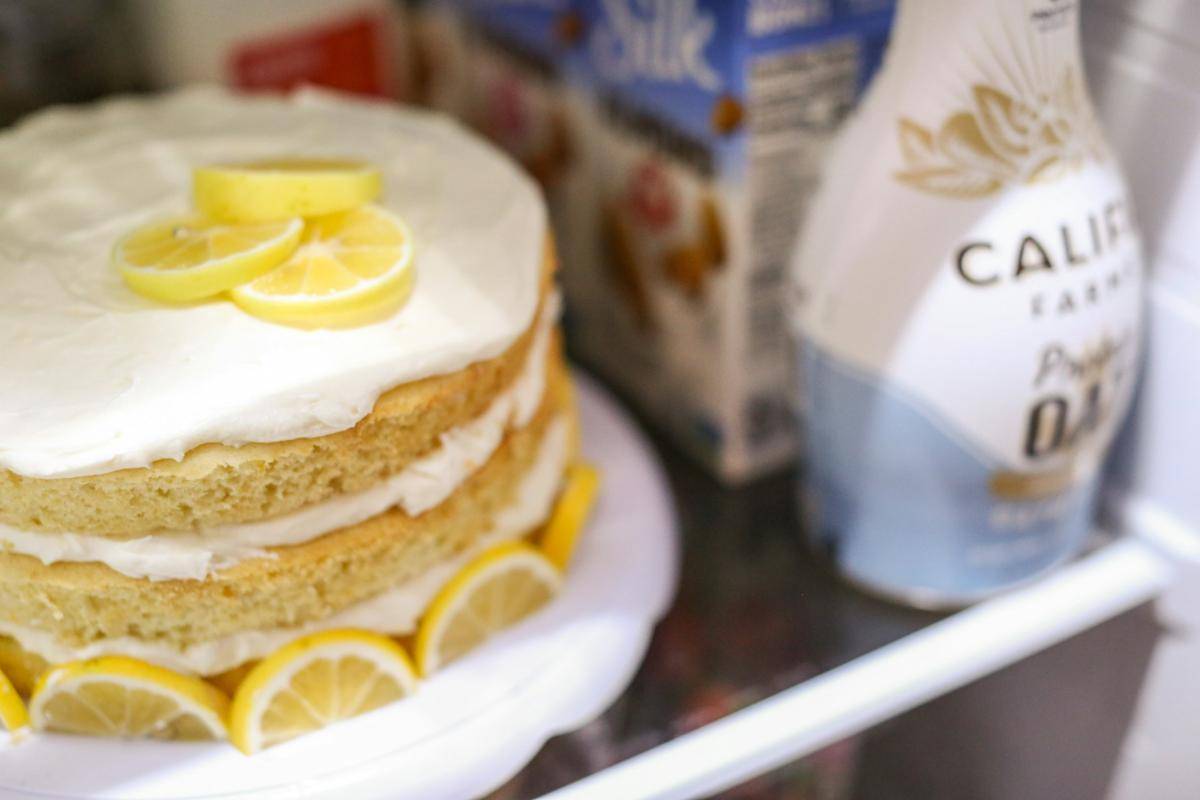 ilustrasi lemon cheese cake di kulkas 