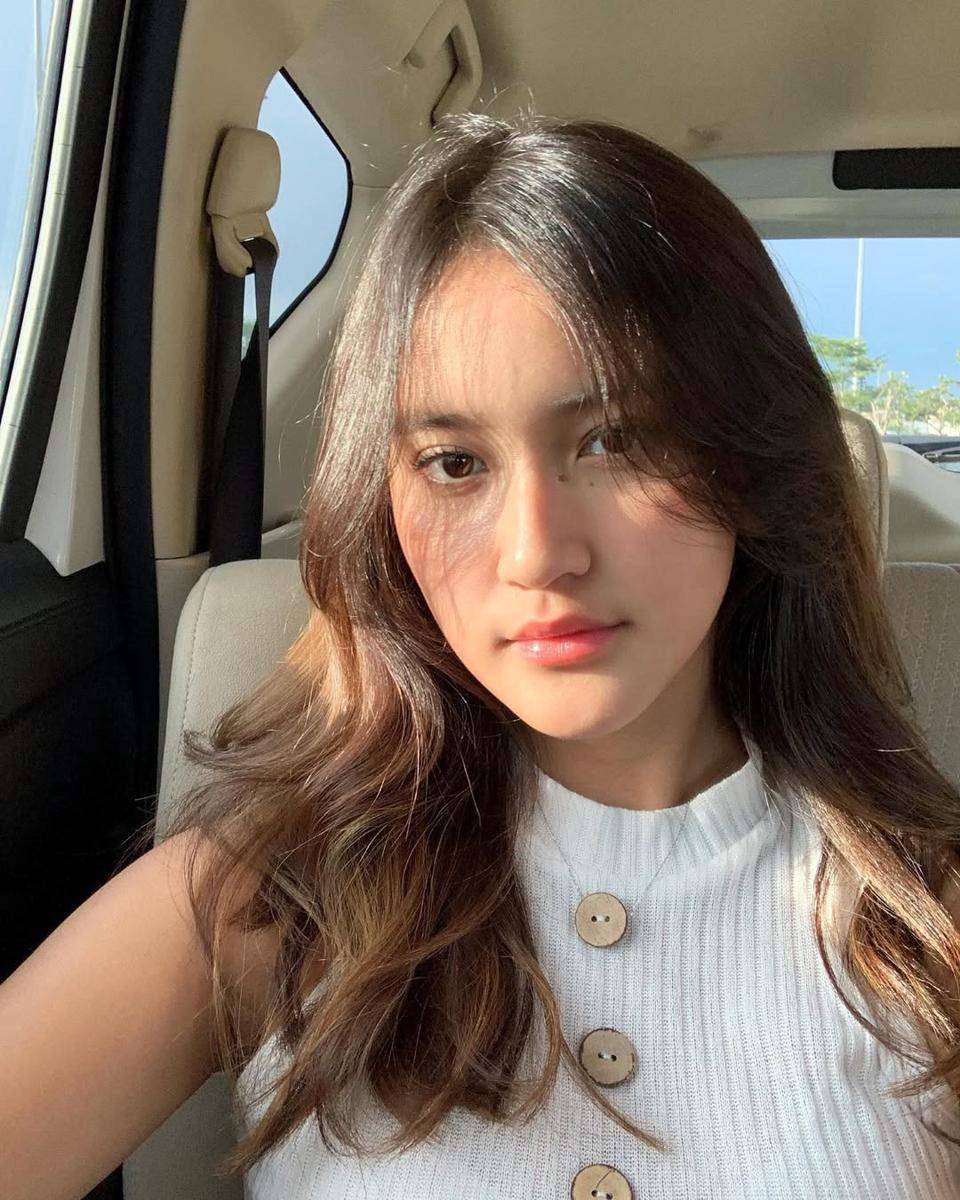 inspirasi makeup minimalis ala Harleyava Princy (instagram.com/harleyavaprincy)