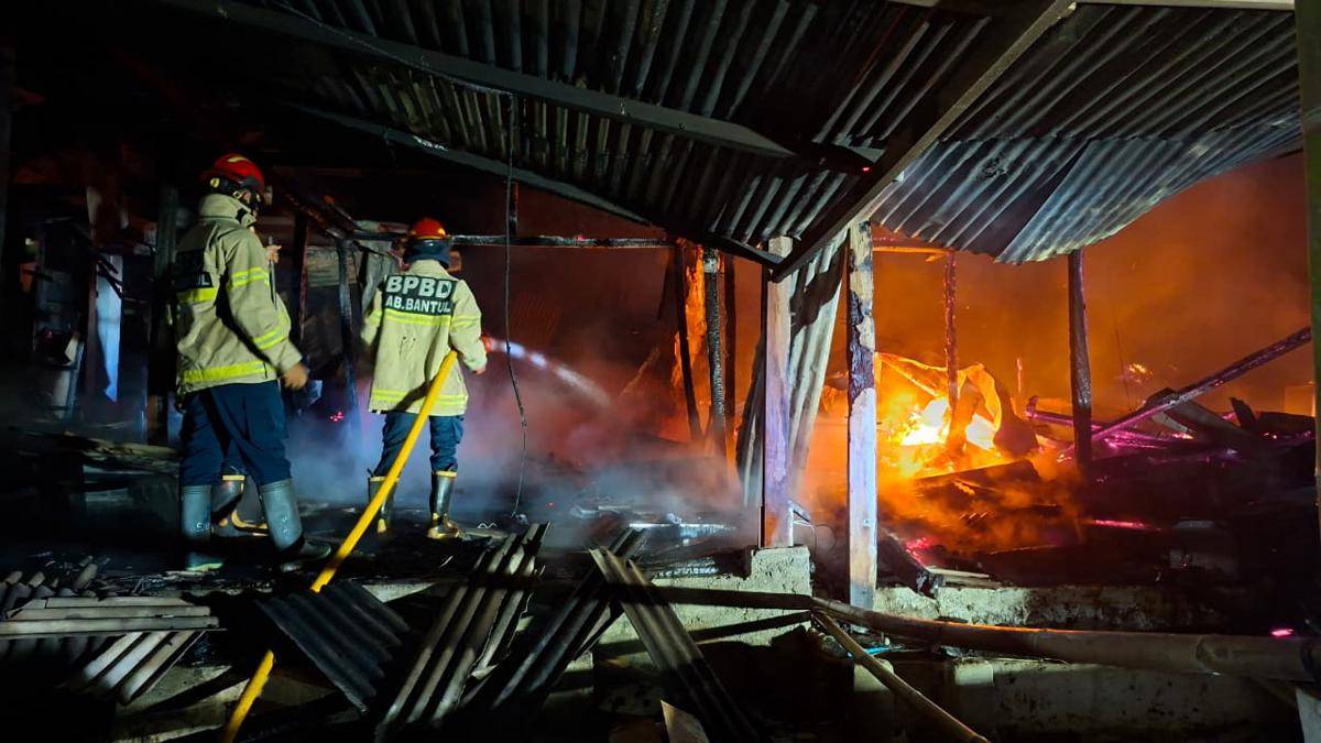 Warung makan di Kebun Buah Mangunan terbakar. (Dok. Humas Polres Bantul)