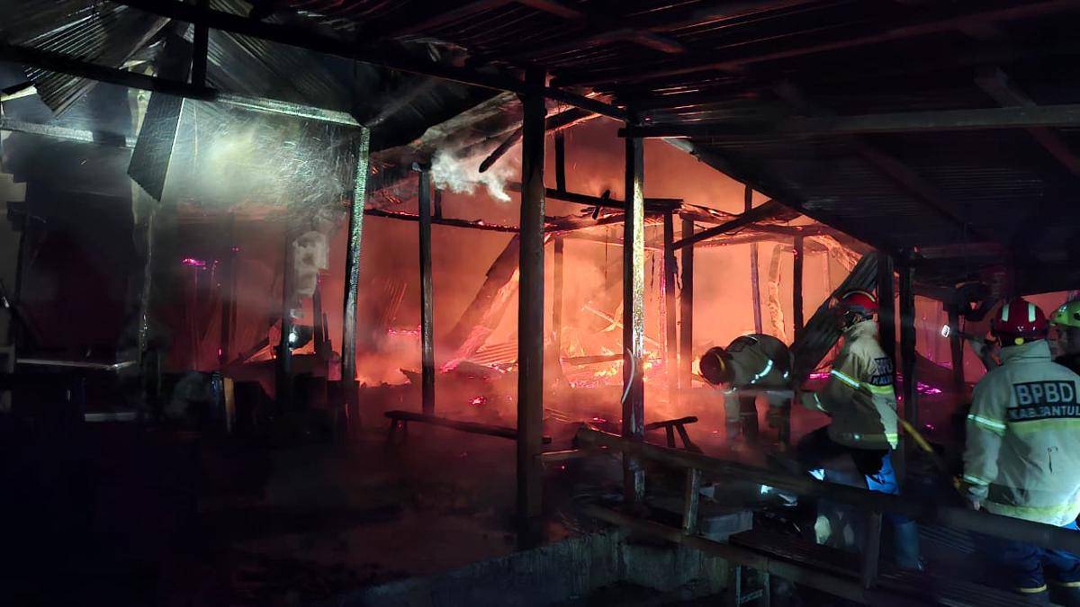 11 Warung Terbakar, Obwis Kebun Buah Mangunan Bantul Kembali Buka