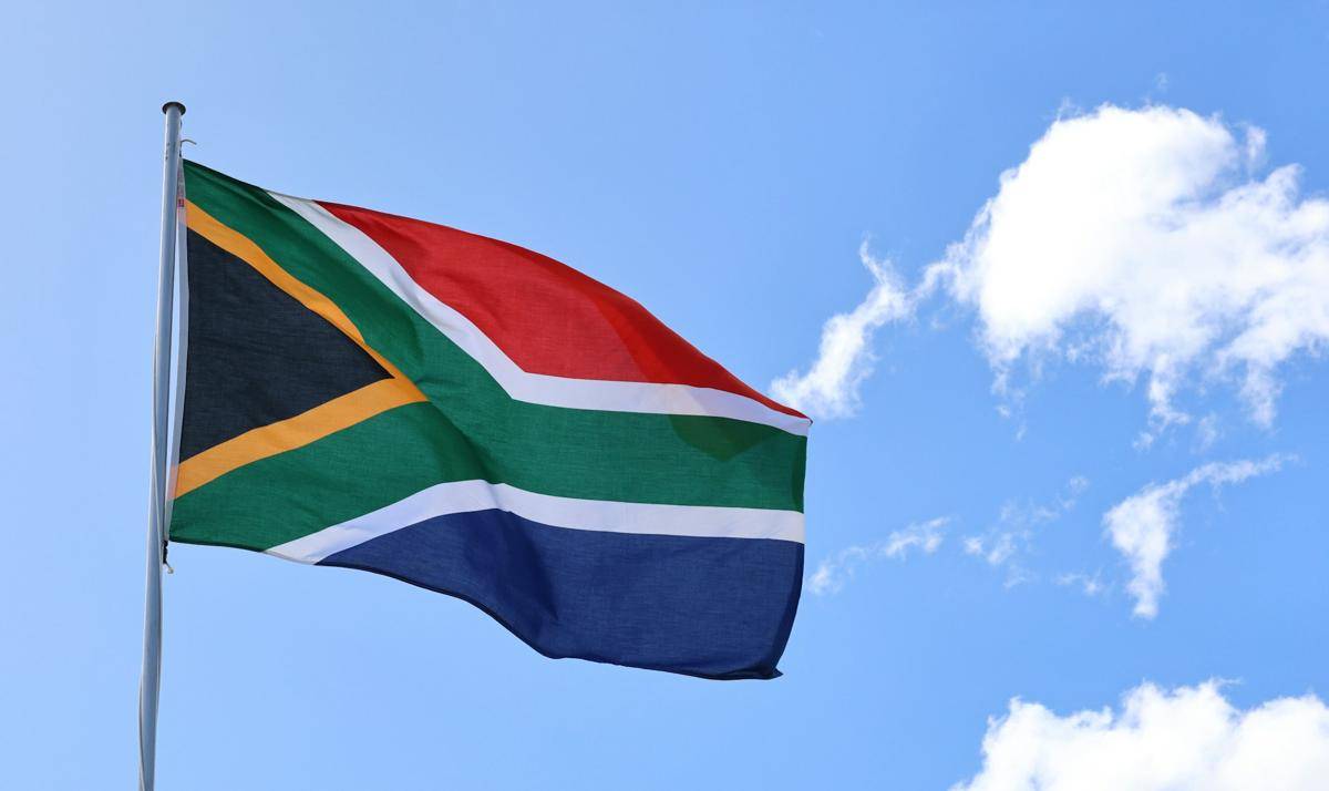 Bendera Afrika Selatan. (unsplash.com/kathrineheigan)
