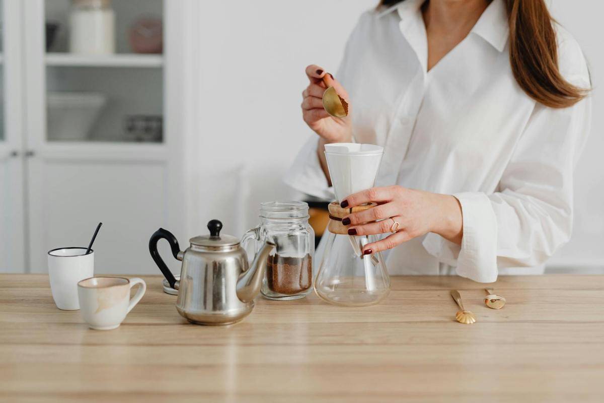 ilustrasi membuat dirty matcha latte (pexels.com/Photo By: Kaboompics.com)