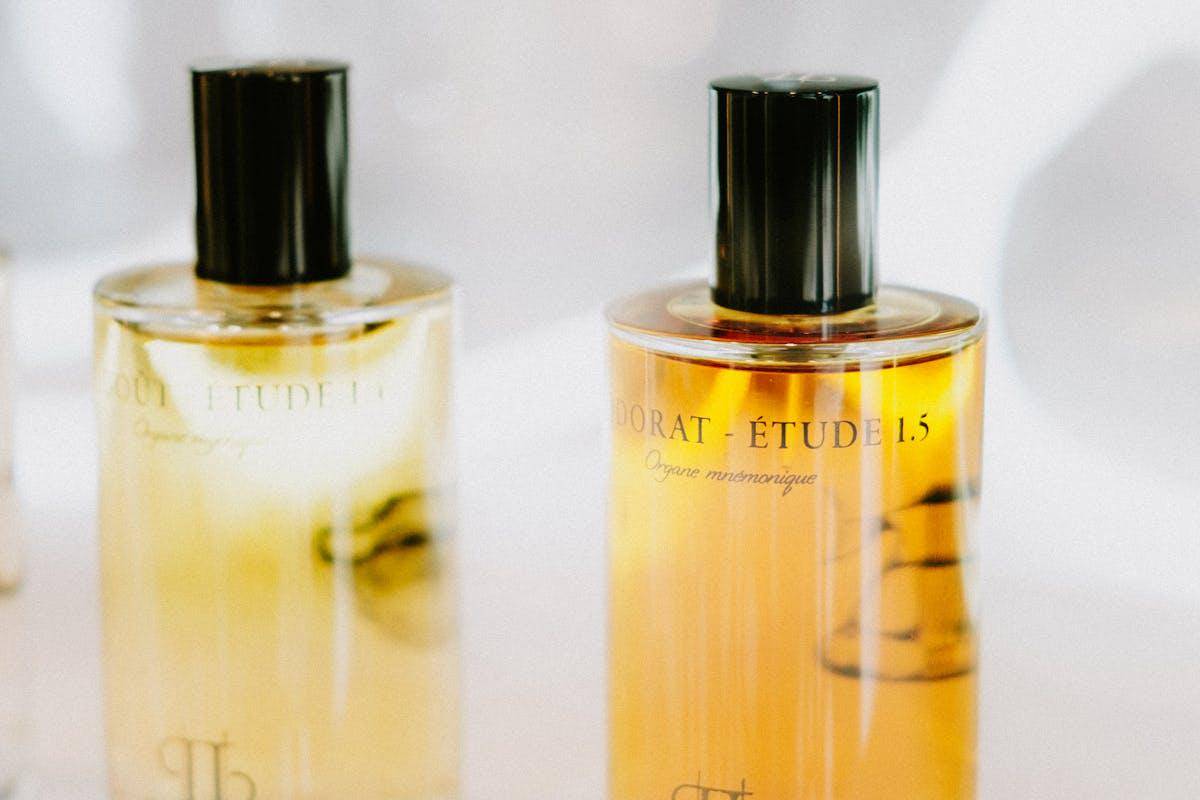 ilustrasi perbedaan extrait dan EDP (pexels.com/Mathias Reding)