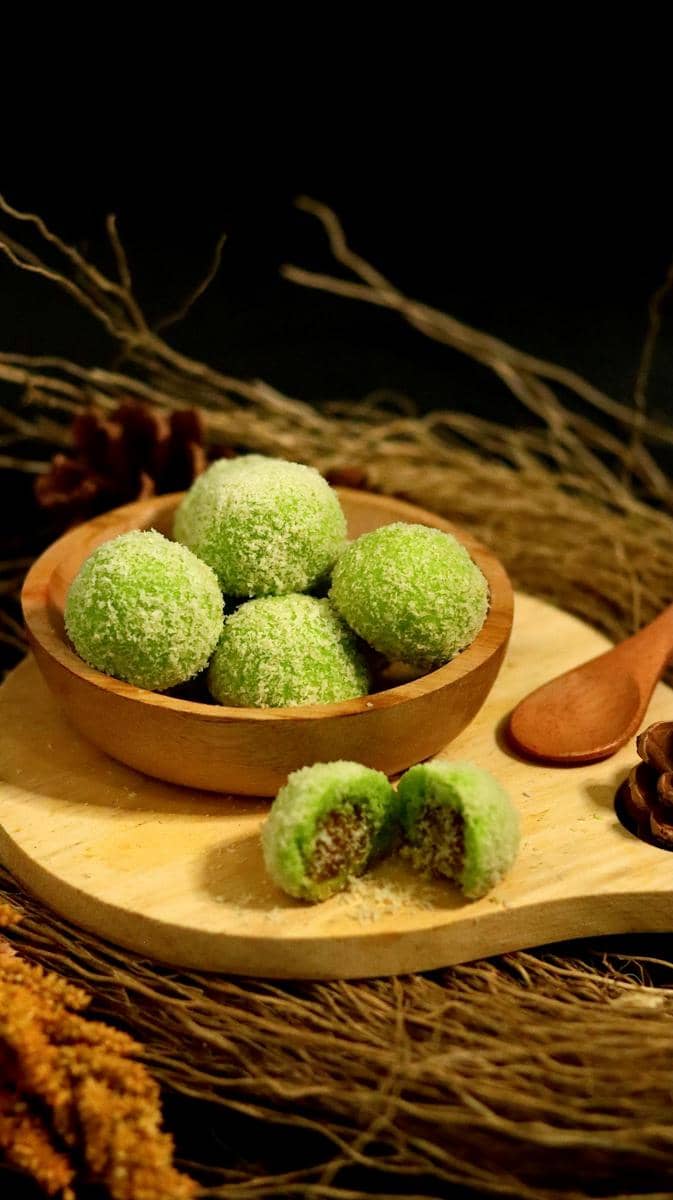 ilustrasi makanan tradisional klepon untuk isian snackbox (pexels.com/Meggy Kadam Aryanto)