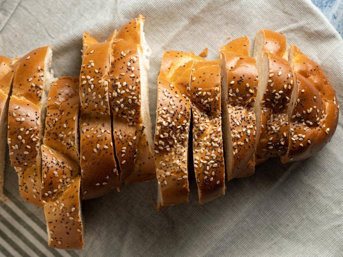Ilustrasi roti dengan taburan biji flax (pexels.com/Nadin Sh)  