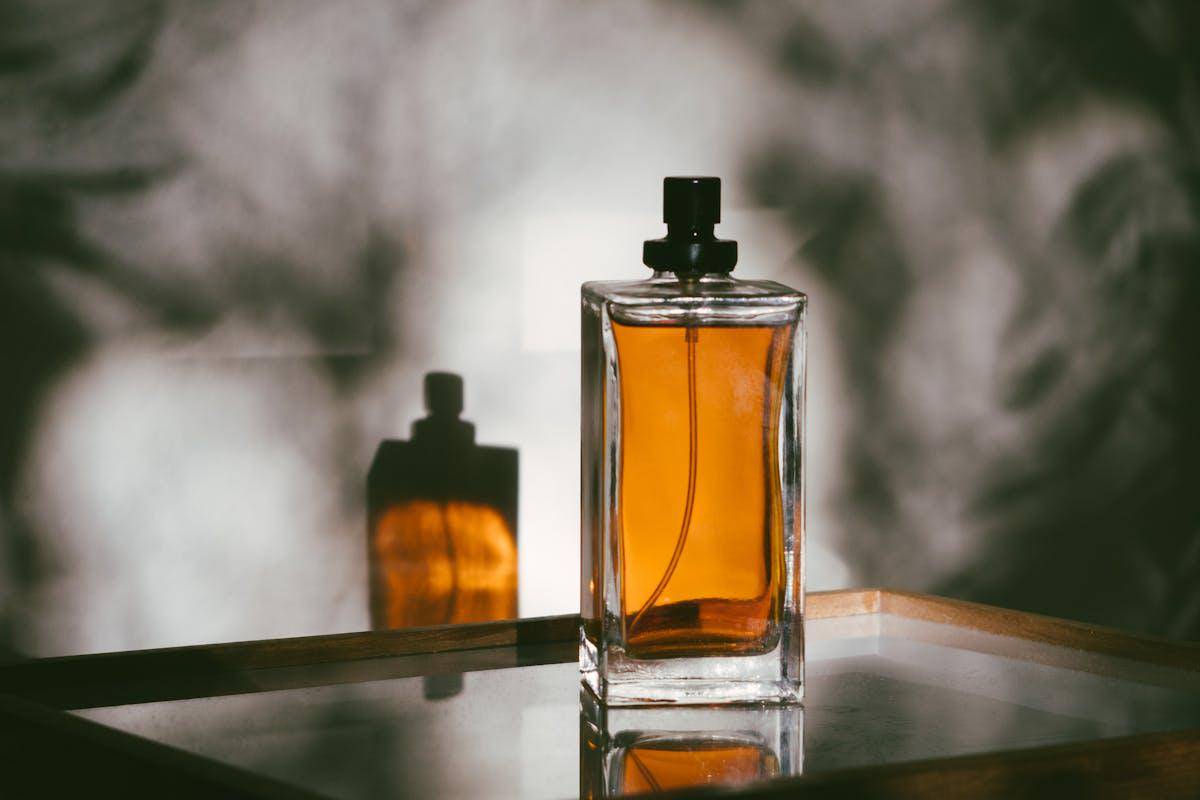 ilustrasi perbedaan extrait dan EDP (pexels.com/RF._.studio _)