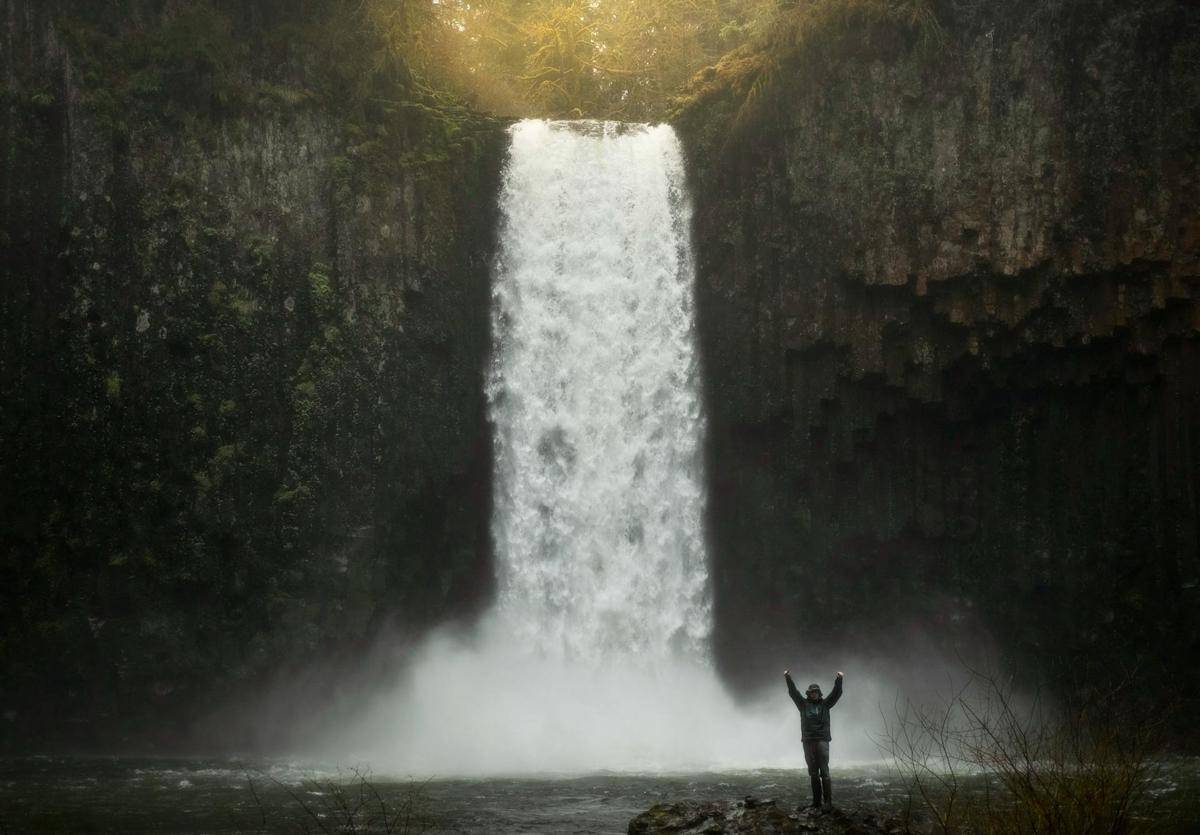 ilustrasi mendengarkan suara di alam (pexels.com/Avery Nielsen-Webb)