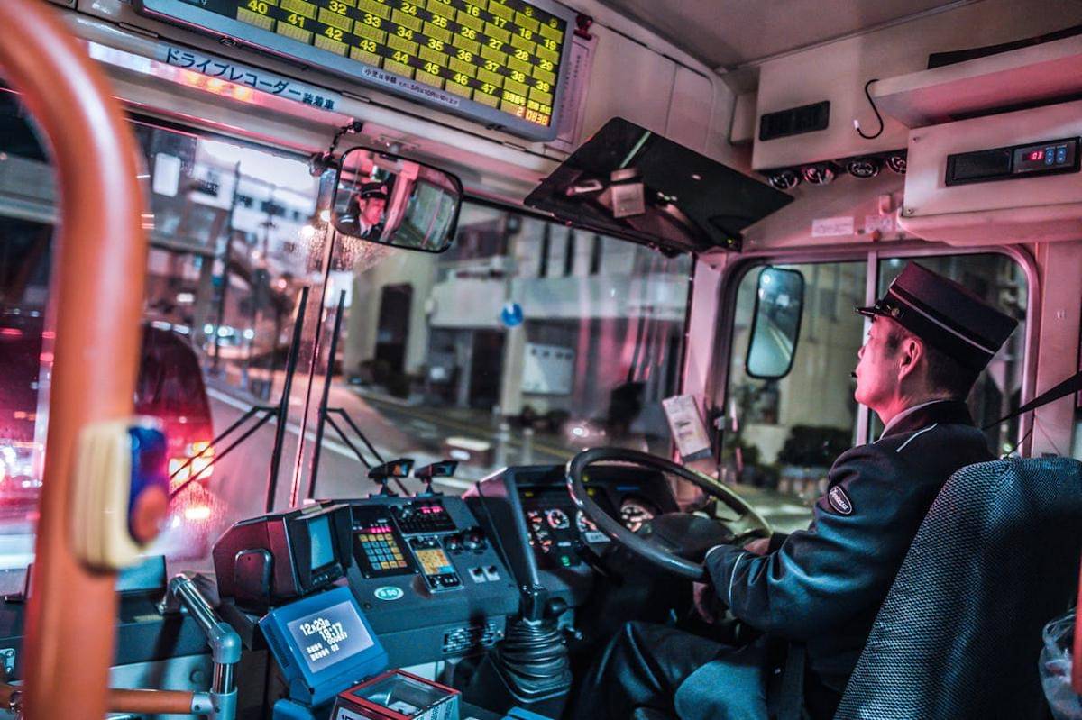 ilustrasi sopir bus kota (pexels.com/dexplane)