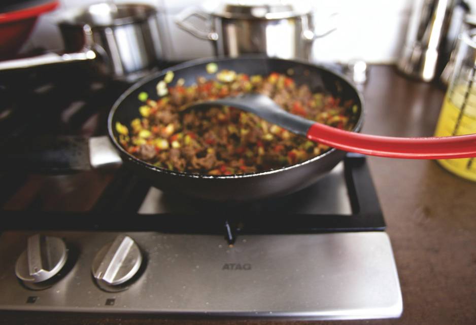ilustrasi memasak daging 