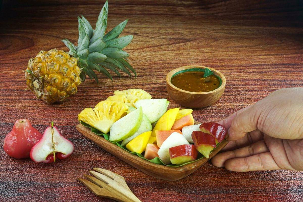 ilustrasi snack sehat ala Indonesia (vecteezy.com/Nur Khalalli)
