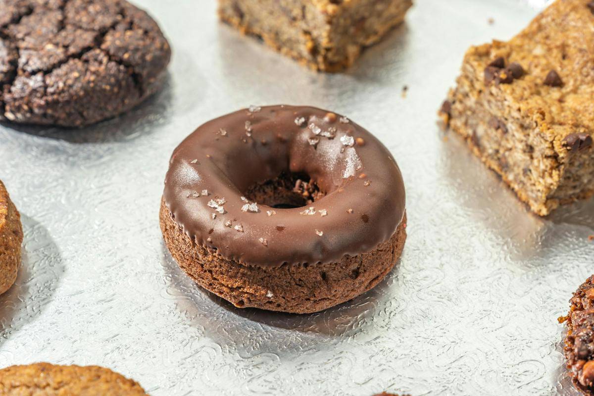 ilustrasi donat glaze untuk isian snack box