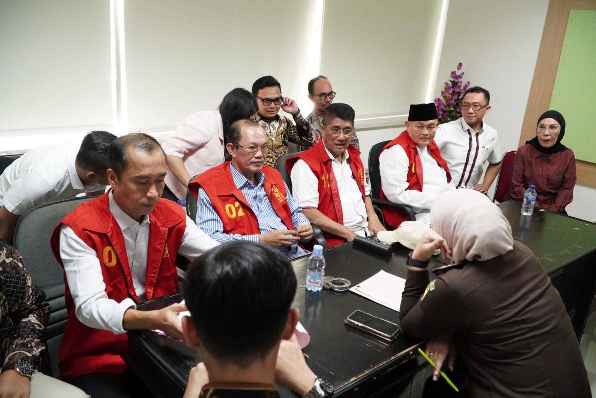 Para tersangka kasus dugaan korupsi Pasar Cinde Palembang (Dok: Kejati Sumsel)