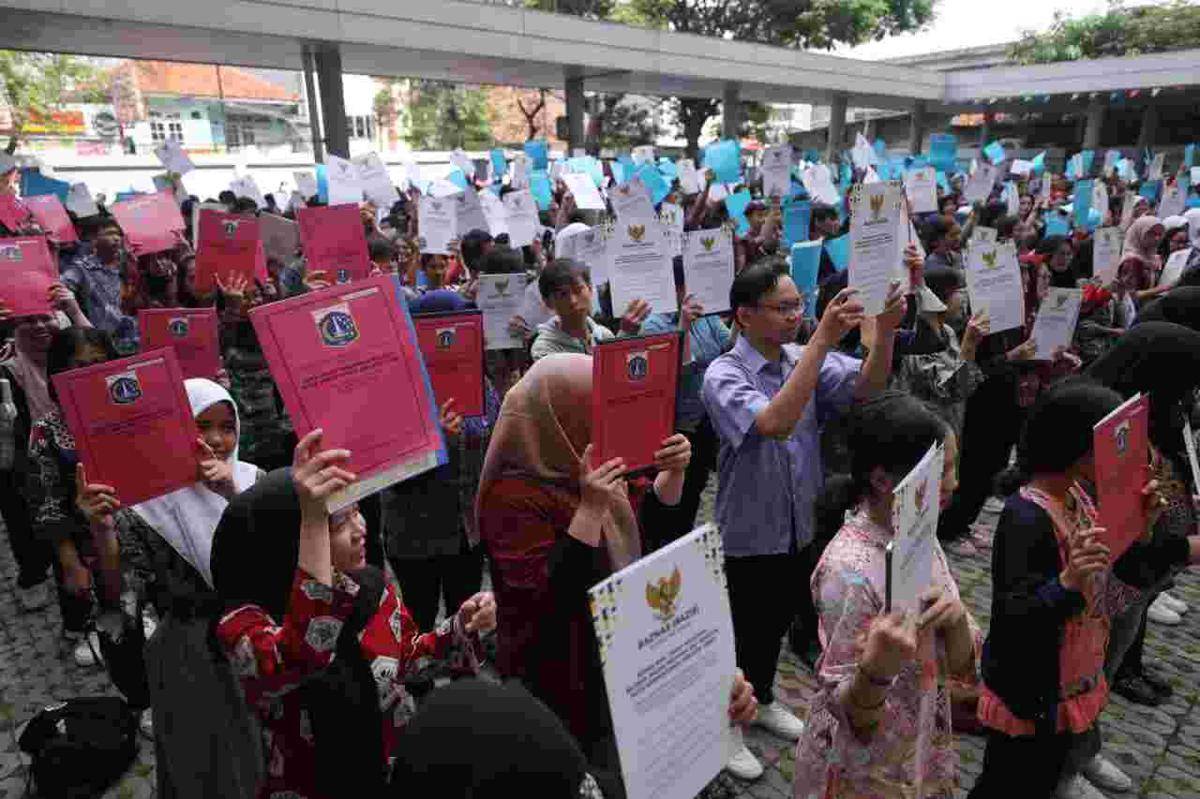 Gubernur DKI Jakarta, Pramono Anung putihkan ijazah. (Dok. Pemprov DKI)
